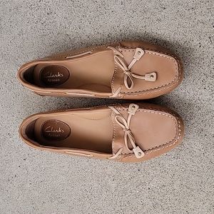 Clarks leather flat